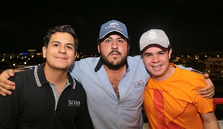  Toro Gómez, Rodrigo Villasana y Pato Aranda.