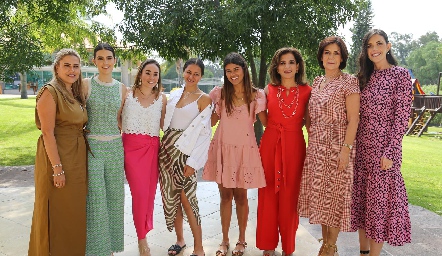  Liz Ramírez, Isa Pérez, Carmelita Cordero, Vale del Valle, Ximena Pérez, Ana Emelia Tobías, Coco Mendizábal y Daniela Pérez.