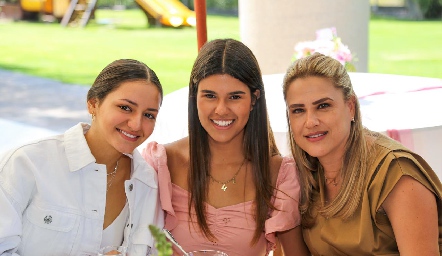  Valeria del Valle, Ximena Pérez y Liz de Pérez.