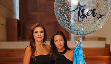  Lupita Mercado con su hija Isa.