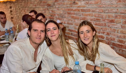  Juan Fer Rojas, Elena Pelayo y Laura Pelayo.