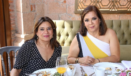 Ana Luisa Robles y Martha Alicia García.