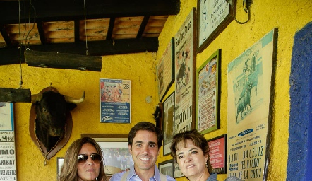  Isabel Garfias, José Mauricio y Paulina Gordoa.