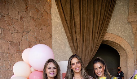 Leticia Medina, Giselle y Lety Stahl.