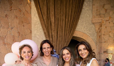  Carmelita Reynoso, Ale Güemes, Giselle Stahl y Ale Dip.