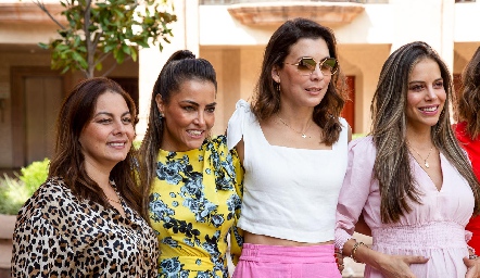  Karla Rocha, Leticia Stahl, Bety Hernández y Giselle Stahl.
