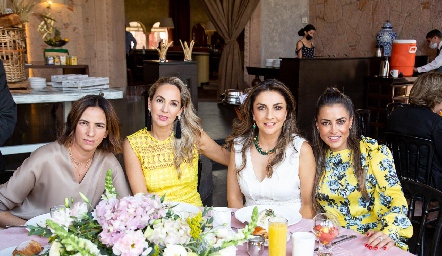  Ale Güemes, Lila Medina, Ale Dip y Leticia Stahl.