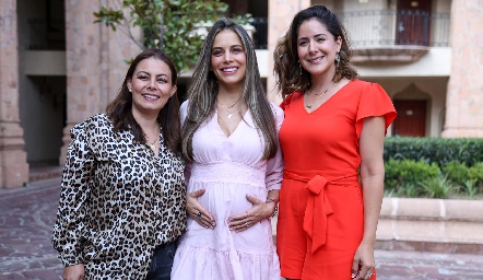  Karla Rocha. Giselle Stahl y Pupy Torrescano.