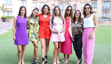 Giselle Stahl con sus amigas.