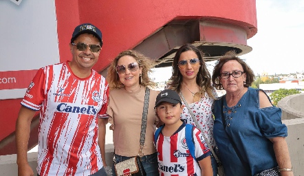  Víctor Cano, Gloria Ríos, Luca Serrato, Nidia Mercado y Dalila Ríos.