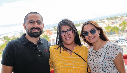  Calet Méndez, Diana Torres y Gabriela Méndez.