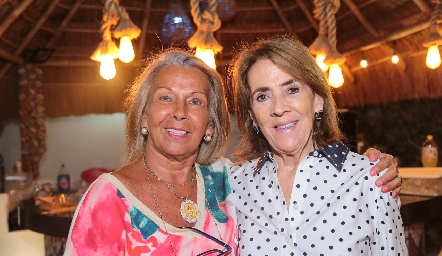  Ángeles Mezquida y Blanca María Valle.