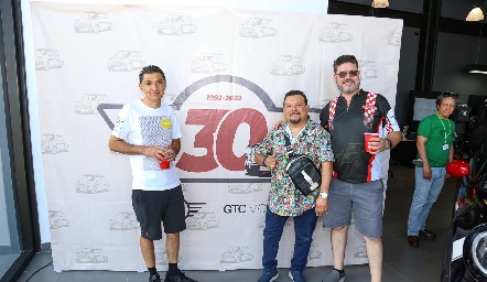 Marco Antonio Ramirez, Roberto Vazquez e Israel Salas.