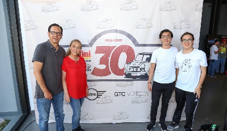  Jesus Ponce, Vicky Ponce, Emilio Ponce y Santiago Ponce.