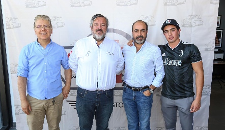  Armando Moreno, Carlos Novoa, Gustavo Puente y Gustavo Puente.