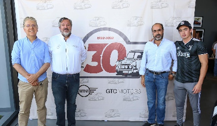  Armando Moreno, Carlos Novoa, Gustavo Puente y Gustavo Puente.