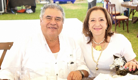  Elias y Alejandra Torres.