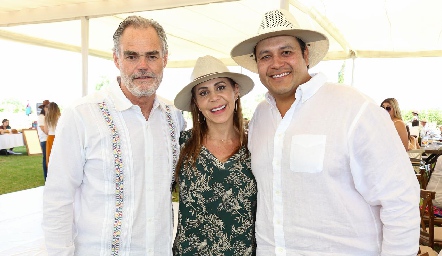  Juan José Alvarez, Ethel Soriano y Elías Torres.