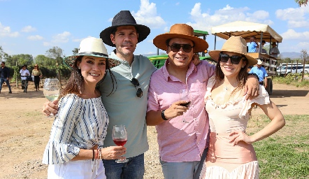  Paulina Almada, Max Ogden, Eduardo Ogden y Marialy Miranda.