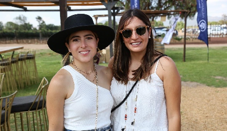  Daniela Chávez y Andrea Rocha.