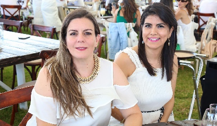  Bárbara Muliz y Cristina Oriones.