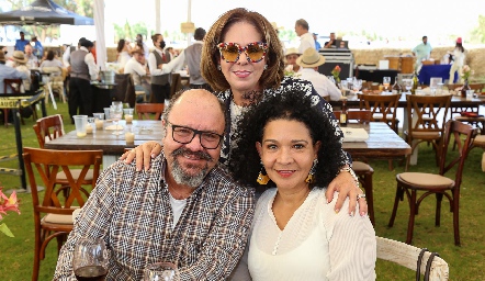  Dionicio Samohano, Gabriela Becerra y Laura Álvarez de Lorca.
