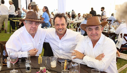  Pedro Torres, Arturo Zapata y Ezequiel Flores.