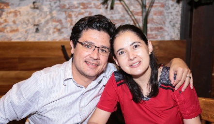  Luis Azpeitia y Susele Lara.