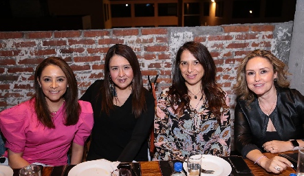  Jesica Menes, Claudia Rodríguez, Gaby Smerit y Gloria Ríos.