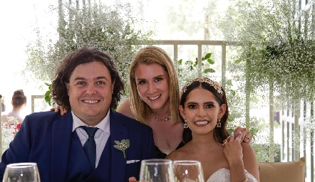  Jorge Leautaud, Karla Puente y Daniela Castro.