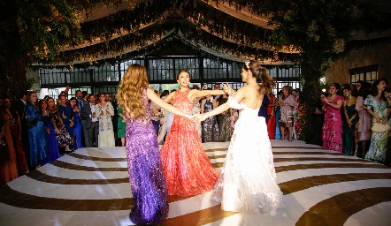  Baile de hermanas.