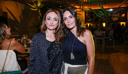  Adriana Ocaña y Claudia Artolózaga.