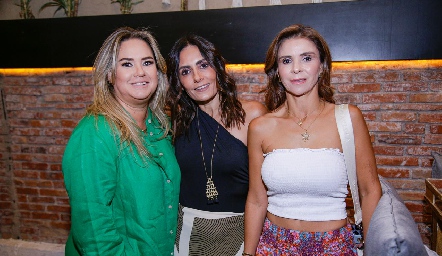  Daniela Benavente, Claudia Artolózaga y Lupita Mercado.