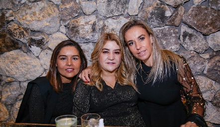  Lorena, Carmenchu y Mónica.