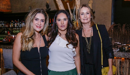 Lilian Dorador, Ana Paula Valdés y Gabriela Artólozaga.