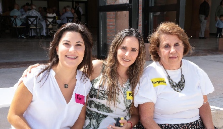  Fernanda, Bibi Perea y Margarita Guerra.