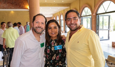  Alejandro Martínez, Lorena Torres y Patricio Vilet.