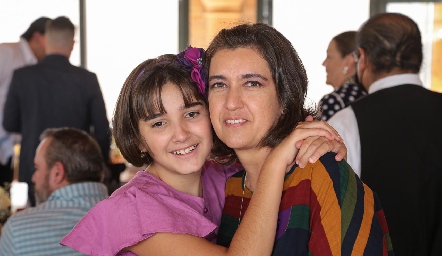  Macarena Gutiérrez y Ofelia Zacarías.