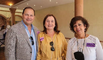  Ernesto Cangas, María Elena Compean y Ofelia Díaz Infante.