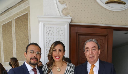  Julio García, Gabriela Ávila y Gustavo Puente.