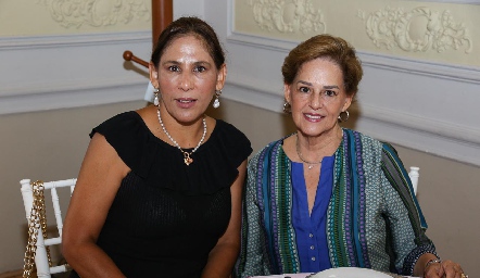  Adriana Rodríguez y Lolita Álvarez de Lozano.