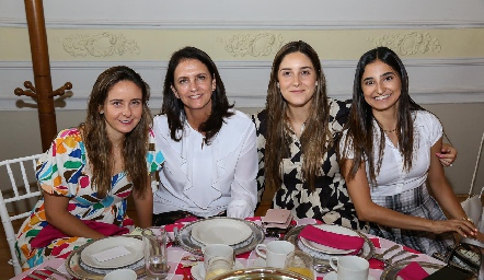  Ana Gabriela Díaz Infante, Gabriela Meade, Miriam Díaz Infante y Samira Romo.