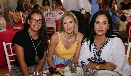  Lucía Ascanio, Sandra Revilla y Marcela de la Maza.
