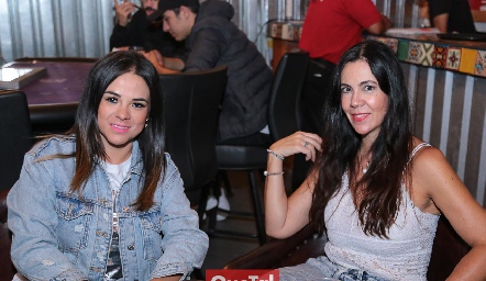 Anayanzi Esparza y Mariela Almazán.