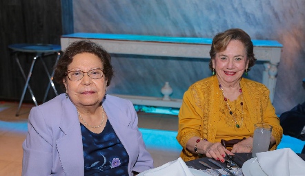 María del Carmen Silva y Elisa Chávez.