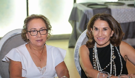  Estela Salinas y Estela González.