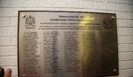  Develación de la placa de la Generación 1982 – 1987.