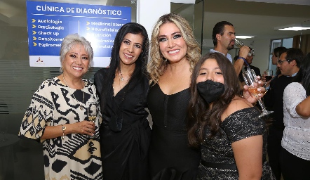  Mariana Lopez, Zaira Rivera, Karina Rodríguez y Barbara Camacho.