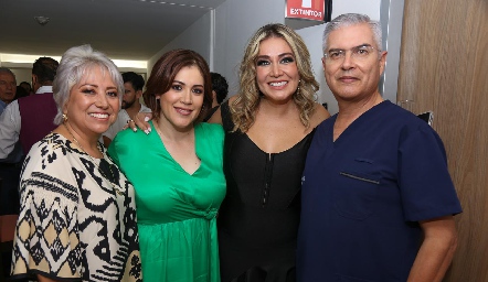  Mariana Lopez, Jessica Contreras, Karina Rodríguez y Mario Delgadillo.