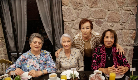  Pita Mier, Pita Martí, Chelo Labastida y Ana María Flores.